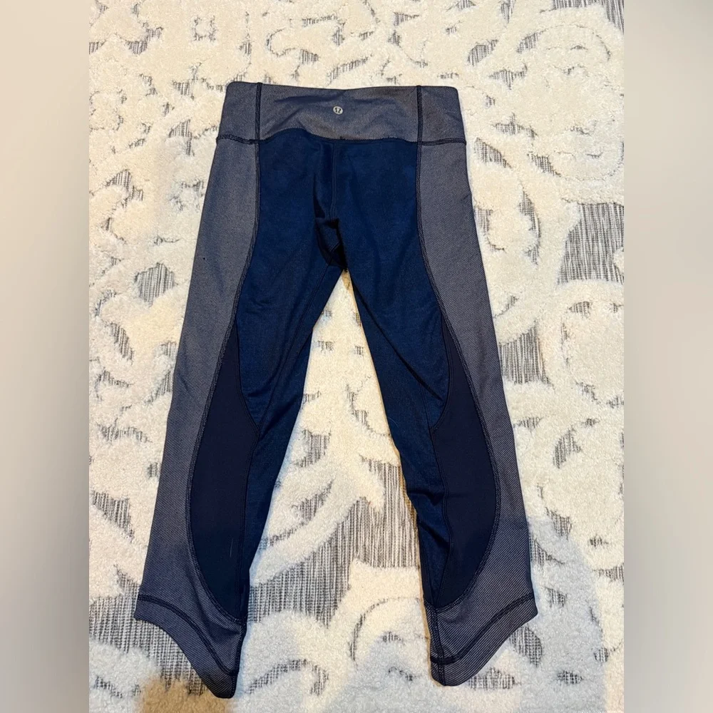 Lululemon size 4 Capri style denim/blue color leggings - Picture 2 of 4